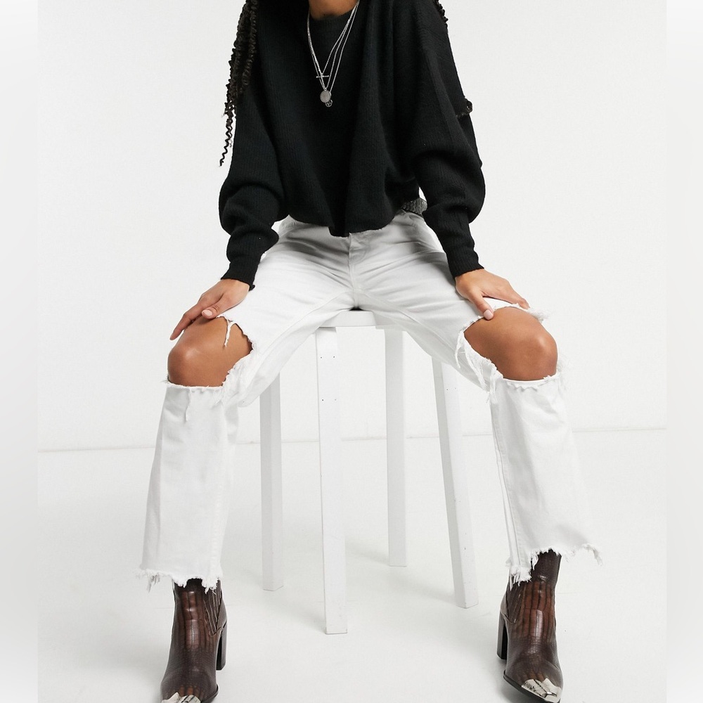 NWT Free People Maggie mid-rise straight leg distressed jean in optic white